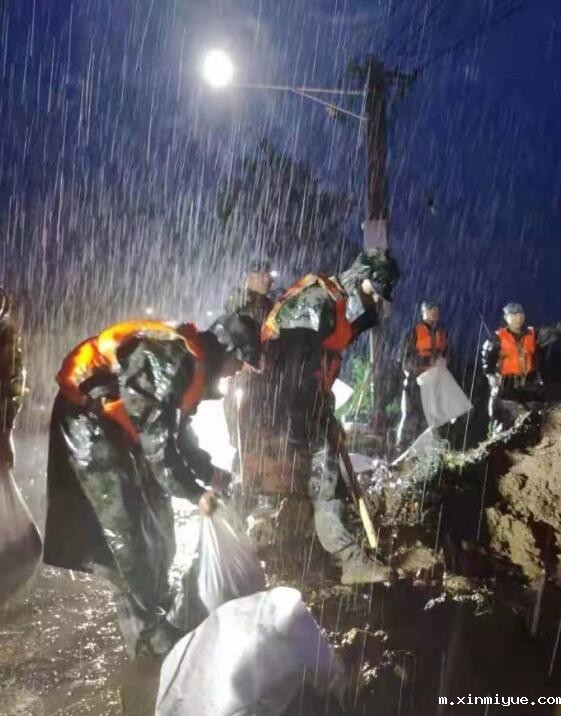 河南暴雨：各界人士伸出援手，洪水无情，大爱无疆_m.xinmiyue.com