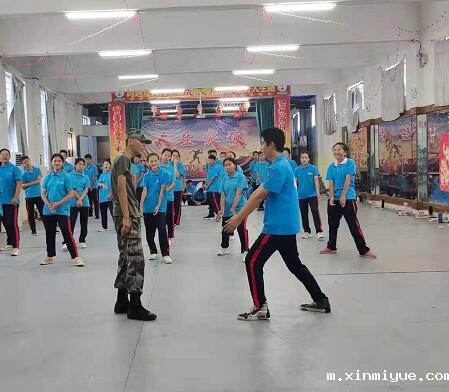 当孩子在叛逆期时怎么跟孩子有效沟通？_m.xinmiyue.com