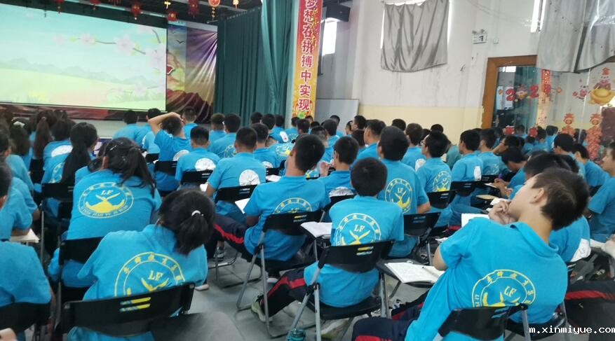 十三岁男孩叛逆期的时候该怎么跟他沟通？_m.xinmiyue.com