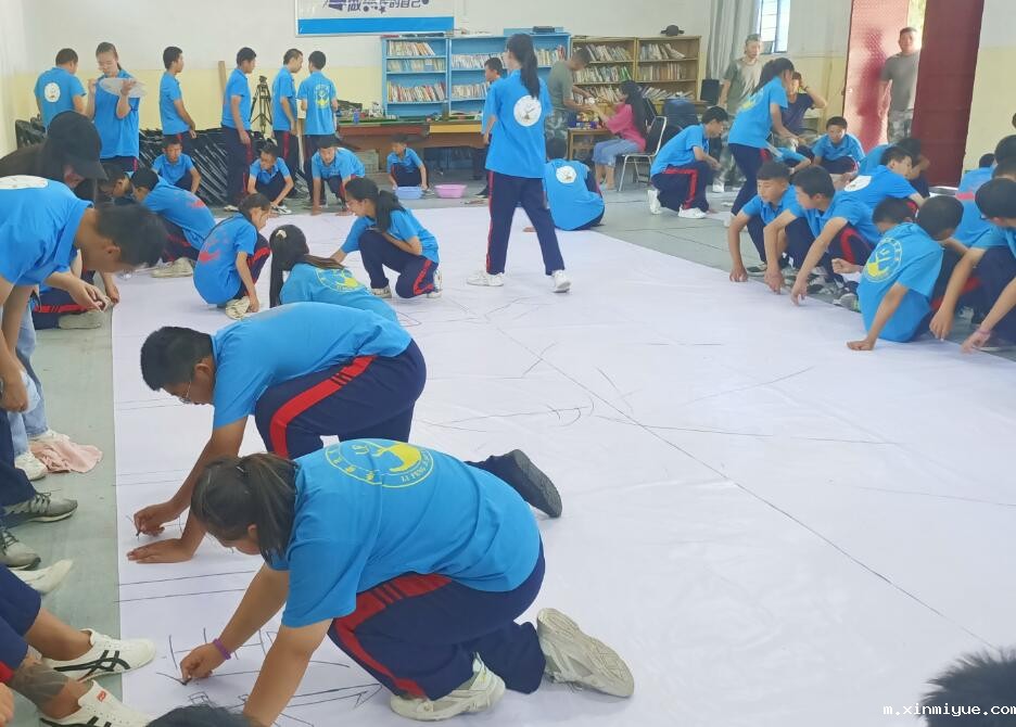 必威betway中文官网全体师生共绘巨画为河南防汛助力加油！_m.xinmiyue.com