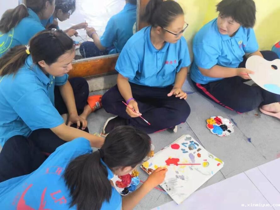 必威betway中文官网全体师生共绘巨画为河南防汛助力加油！_m.xinmiyue.com