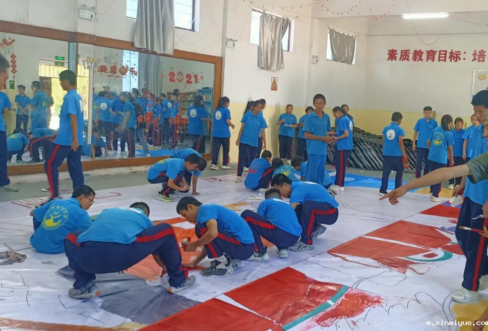 必威betway中文官网全体师生共绘巨画为河南防汛助力加油！_m.xinmiyue.com