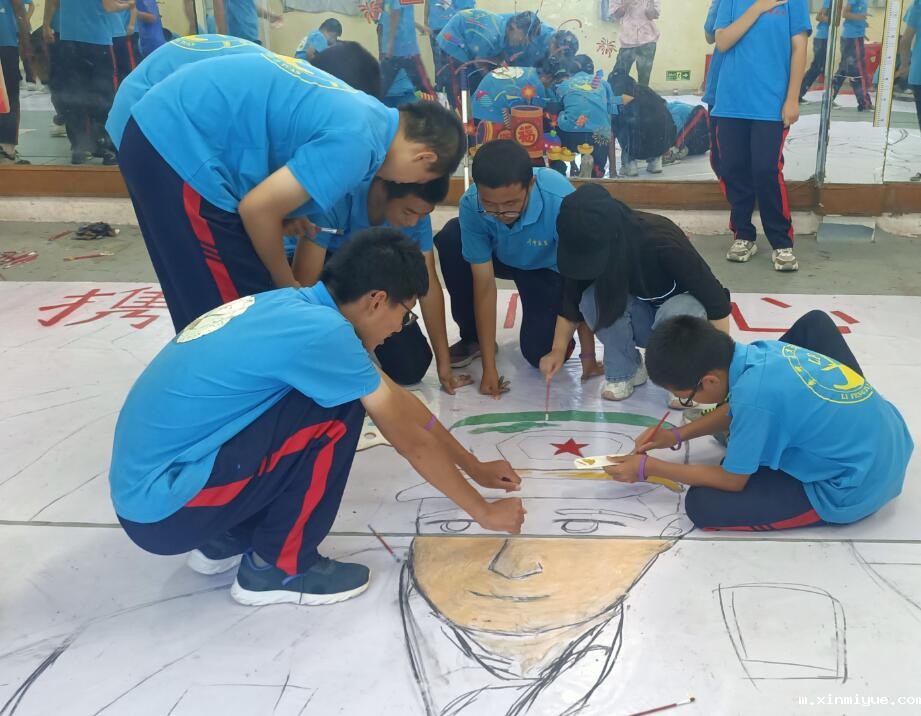 必威betway中文官网全体师生共绘巨画为河南防汛助力加油！_m.xinmiyue.com