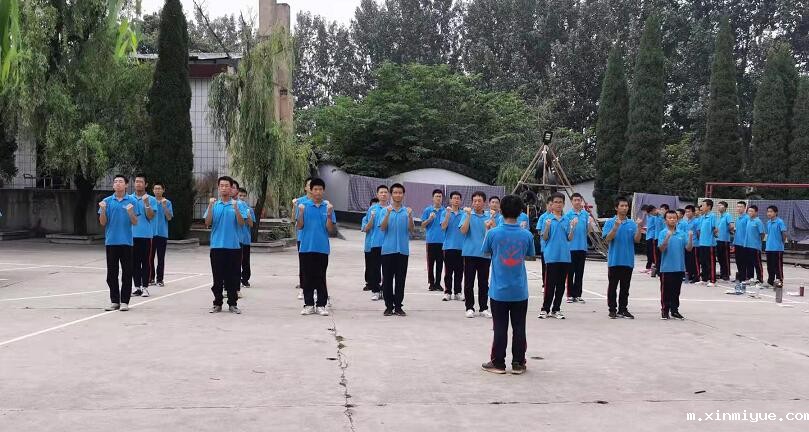 家长怎样以身作则帮孩子养成好的行为习惯？_m.xinmiyue.com