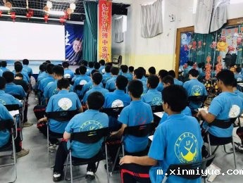 孩子性格内向不爱与人交流是什么原因？