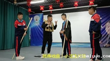 童年的孩子爱玩游戏时天性，必威betway中文官网心理老师一对一疏导中！