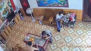 十多岁的孩子沉迷网络游戏流浪街头无人问津_m.xinmiyue.com