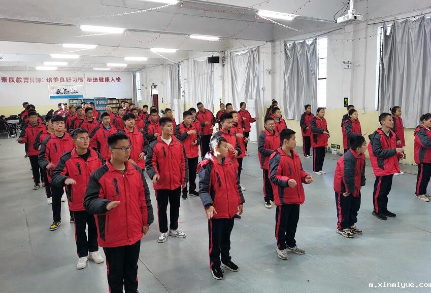 初一女孩从自卑内向到天真活泼，你觉得她经历了什么！_m.xinmiyue.com