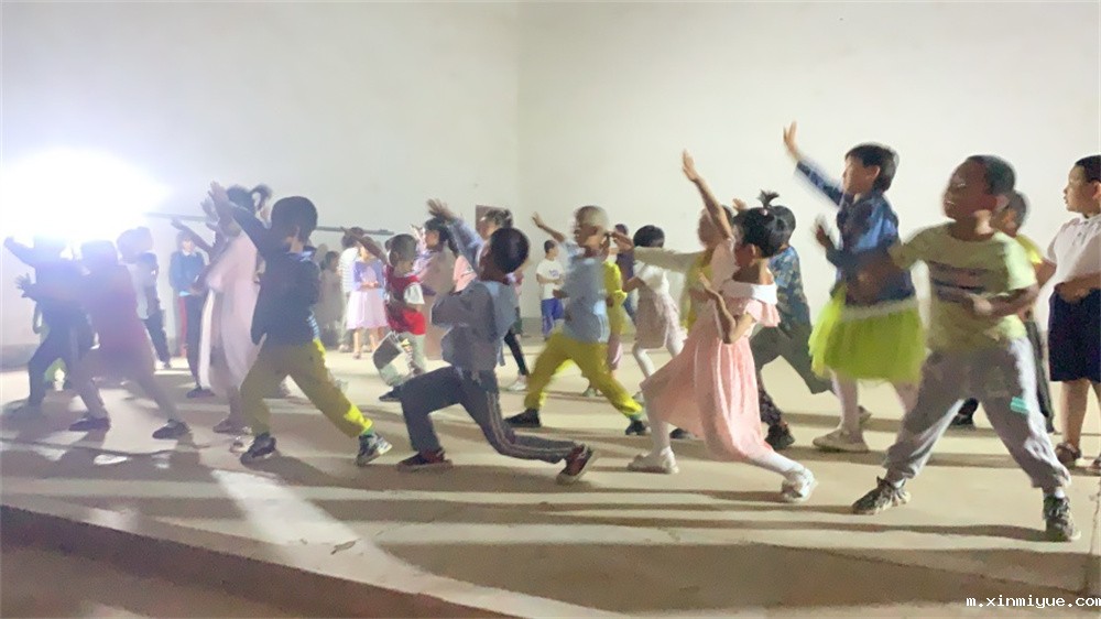 必威betway中文官网「2022年成长不烦恼」磨炼营结营仪式：结伴山村学子 载歌载舞大联欢_m.xinmiyue.com