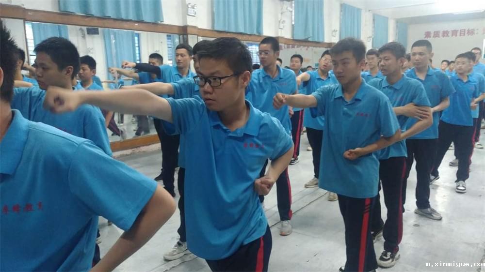  与其抱怨孩子，父母不如多说些鼓励的话，孩子将一天比一天自信优秀！_m.xinmiyue.com