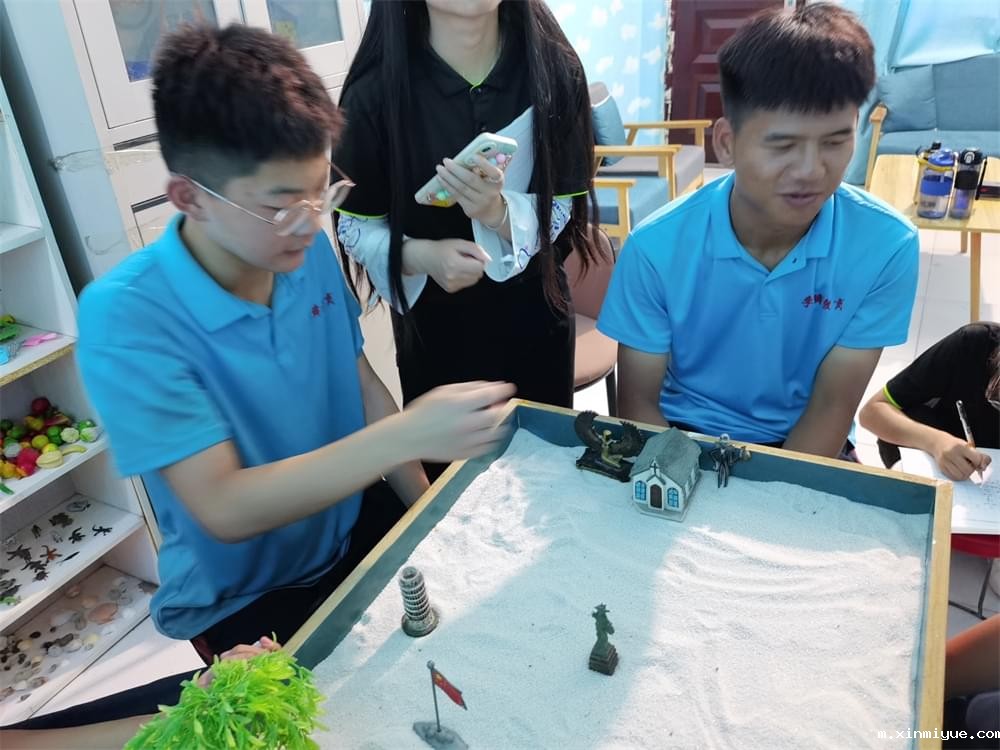  与其抱怨孩子，父母不如多说些鼓励的话，孩子将一天比一天自信优秀！_m.xinmiyue.com