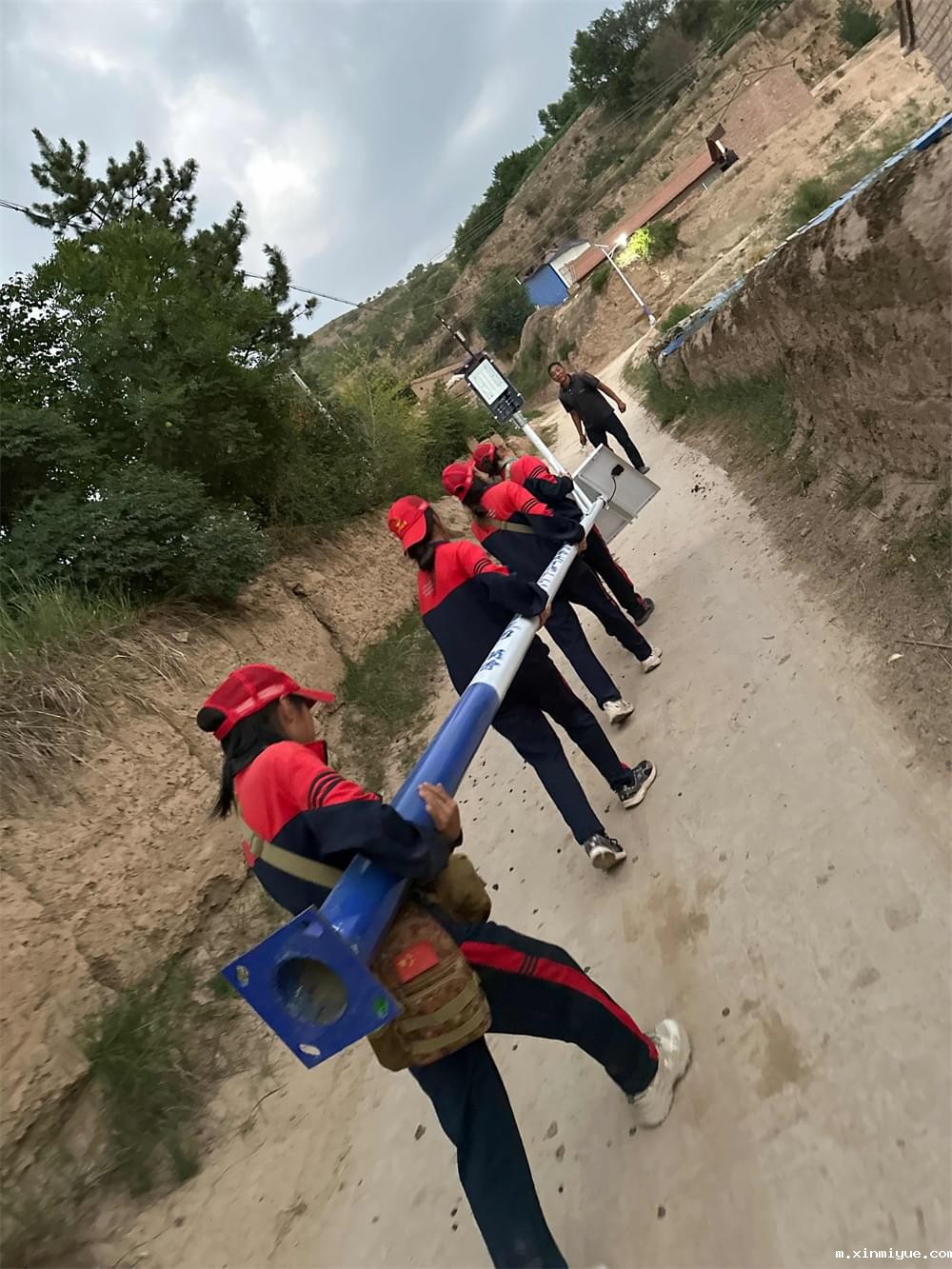 必威betway中文官网「2023年成长不烦恼」夏令营二期第7天：青春扶贫情暖叛逆娃，黑夜暖光照亮小山村_m.xinmiyue.com