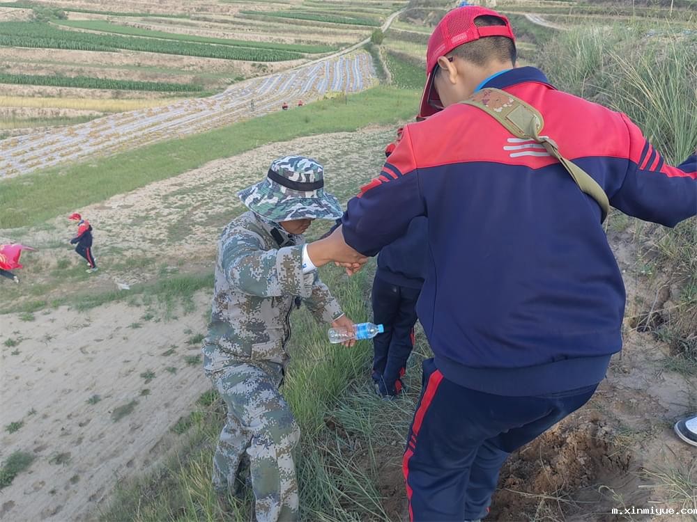 必威betway中文官网「2023年成长不烦恼」夏令营二期第2天：拔扁豆虽苦虽累，但劳动乐趣无限！_m.xinmiyue.com