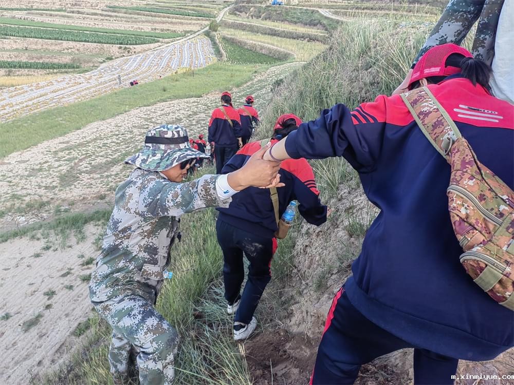 必威betway中文官网「2023年成长不烦恼」夏令营二期第2天：拔扁豆虽苦虽累，但劳动乐趣无限！_m.xinmiyue.com