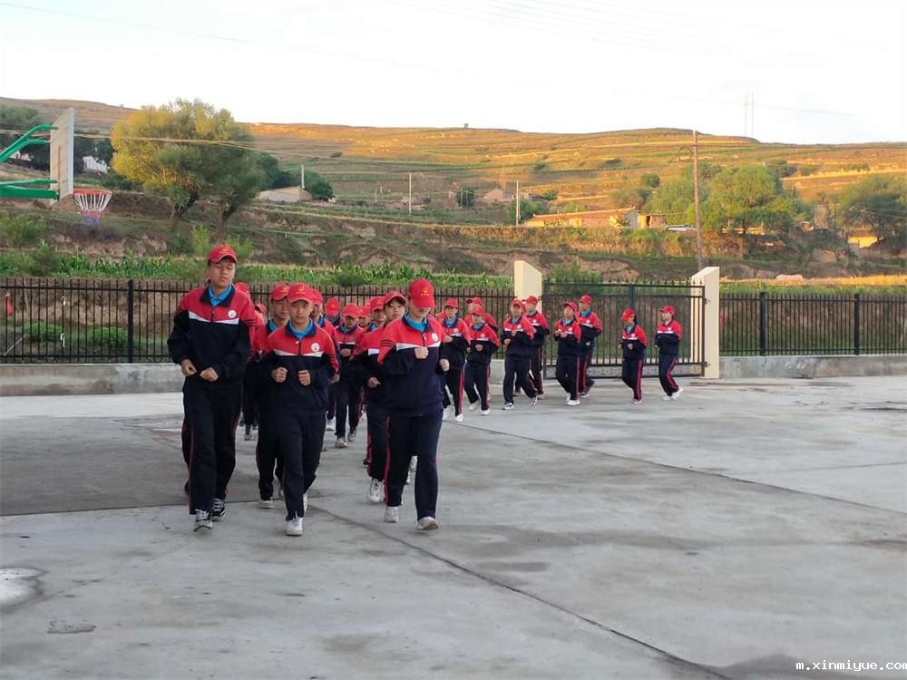 必威betway中文官网「2023年成长不烦恼」夏令营二期第2天：拔扁豆虽苦虽累，但劳动乐趣无限！_m.xinmiyue.com