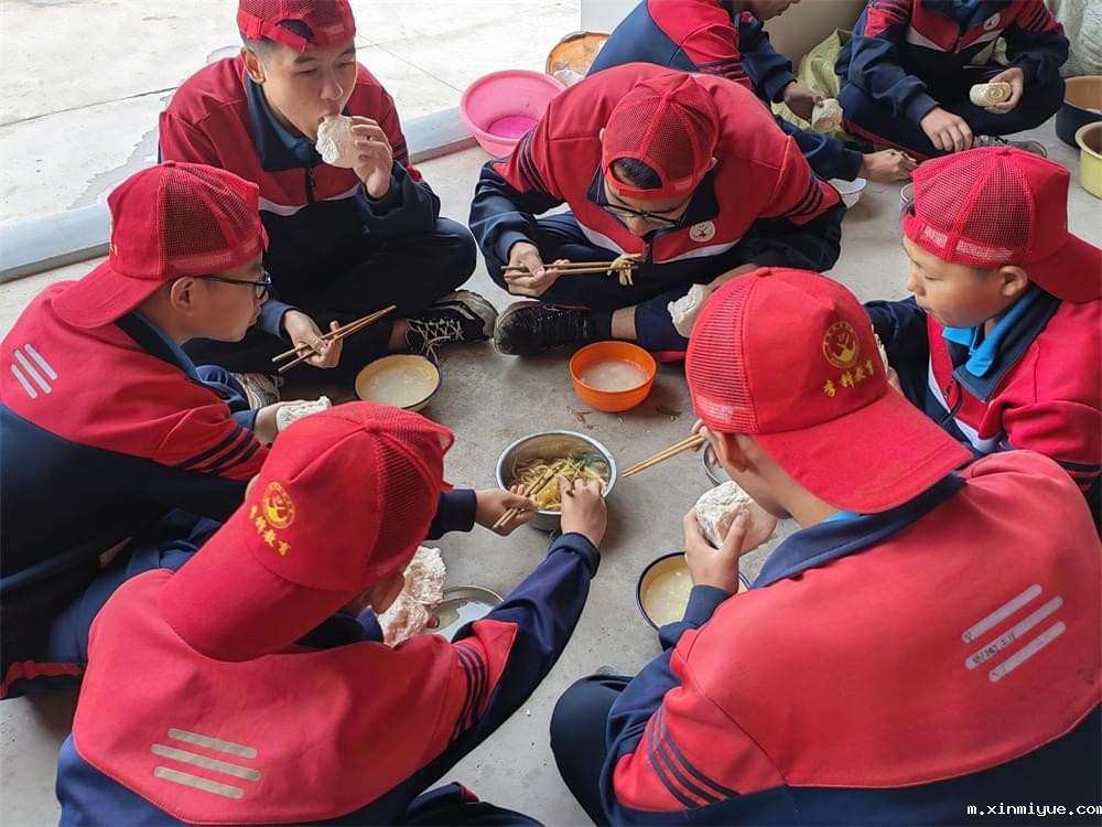 必威betway中文官网「2023年成长不烦恼」夏令营二期第2天：拔扁豆虽苦虽累，但劳动乐趣无限！_m.xinmiyue.com