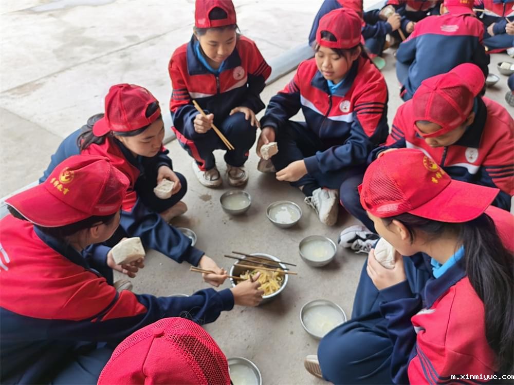 必威betway中文官网「2023年成长不烦恼」夏令营二期第2天：拔扁豆虽苦虽累，但劳动乐趣无限！_m.xinmiyue.com