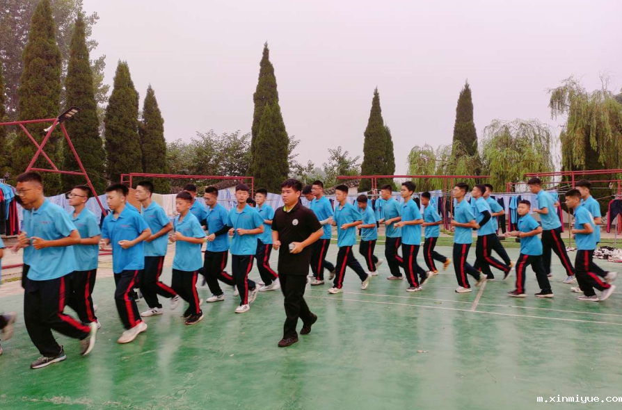  孩子被校园霸凌后，父母该让孩子打回去吗，看看聪明的家长怎么做？_m.xinmiyue.com