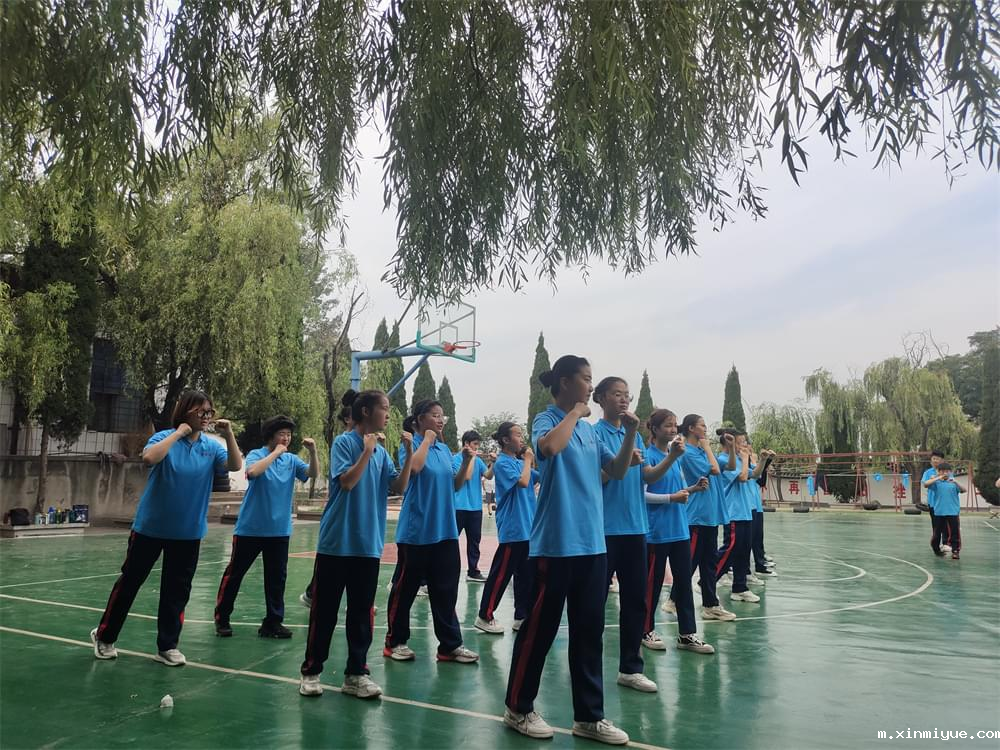 家长开学综合症大揭秘：从“妈宝爸爸”到“全家备战”，你的家庭准备好了吗？_m.xinmiyue.com