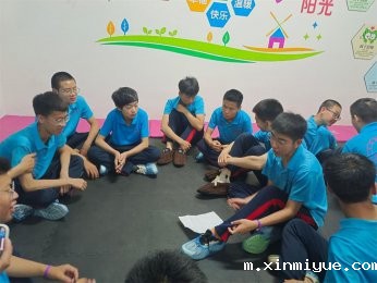 青春的色彩盘：心理健康的青少年如何绘制乐观篇章