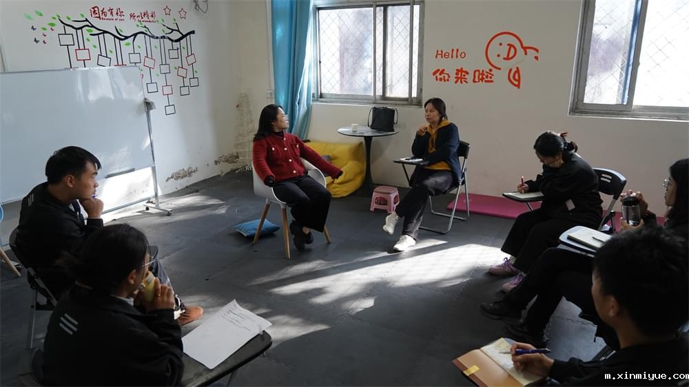 必威betway中文官网心理老师再启智慧之旅：侯老师引领必威官方登录首页基本功研讨会_m.xinmiyue.com