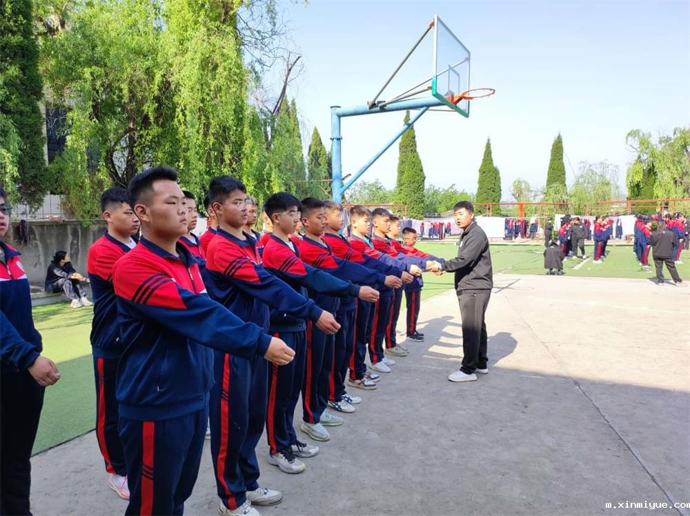 精力过剩、上课不专心…问题孩子如何教育？_m.xinmiyue.com