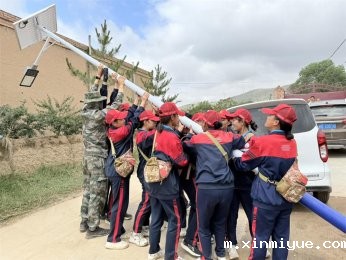 ‌贫困山村夏令营：童手绘星河，灯盏暖乡野